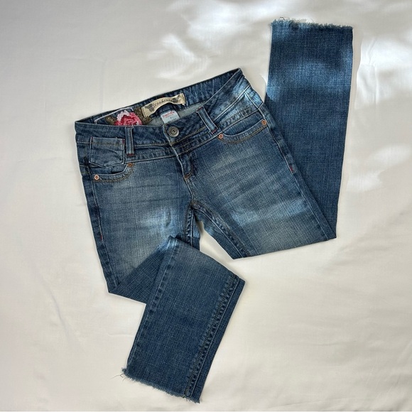 Freestyle Revolution Denim - freestyle revolution | size 1 | embroidered capri low-rise jeans